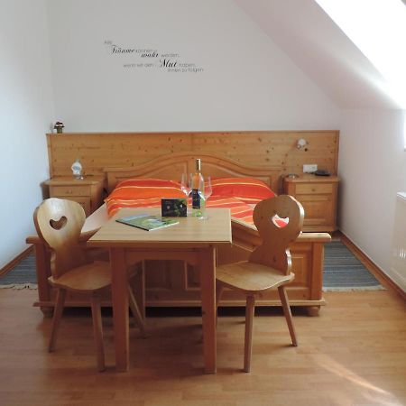 Weingut Gaestezimmer Gruber Ehrenhausen Eksteriør billede