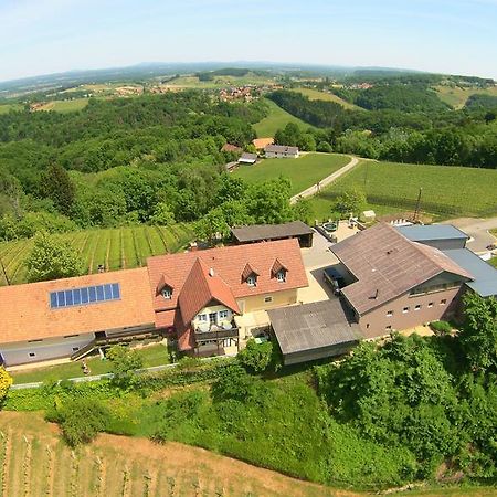 Weingut Gaestezimmer Gruber Ehrenhausen Eksteriør billede