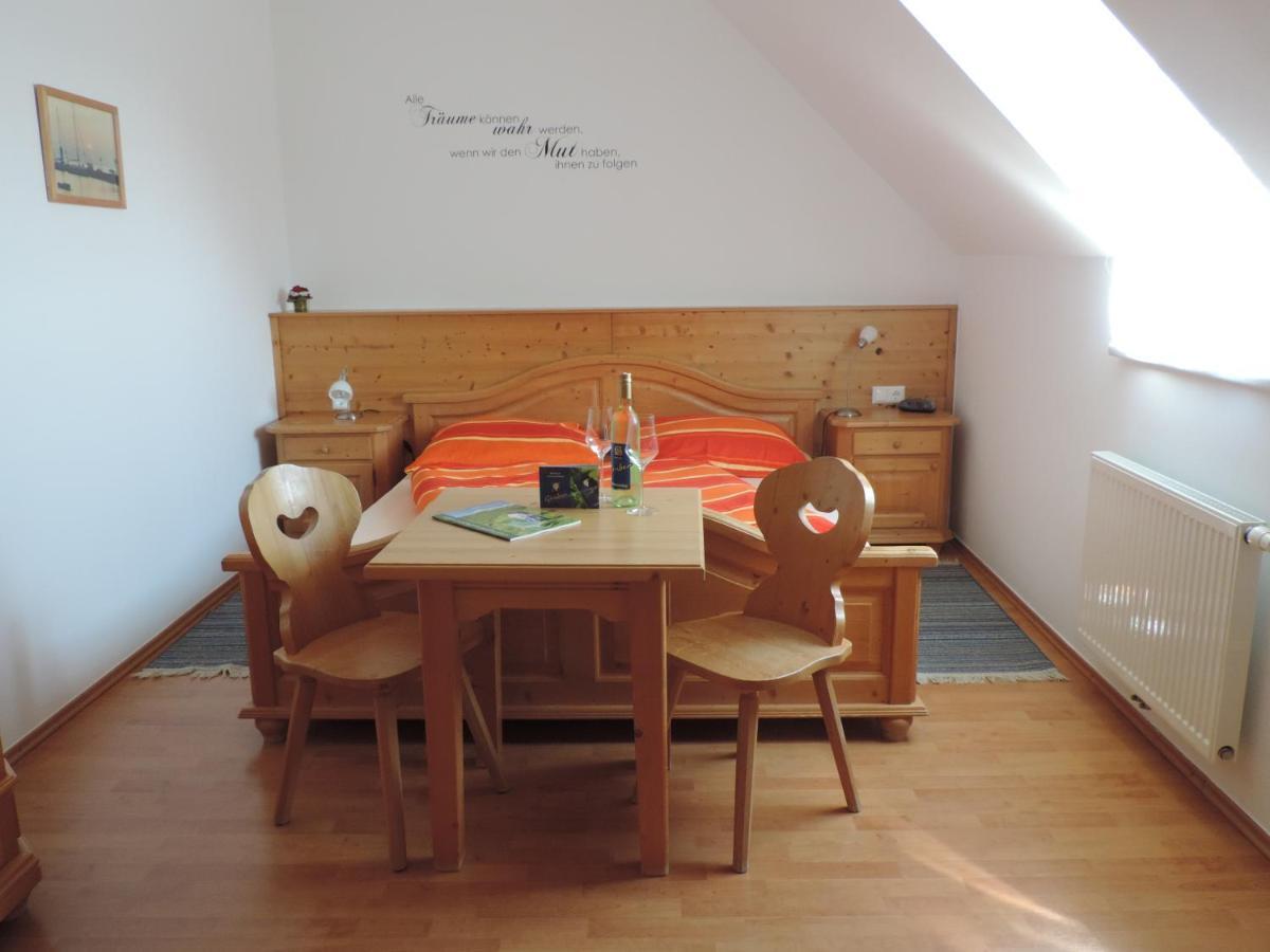 Weingut Gaestezimmer Gruber Ehrenhausen Eksteriør billede